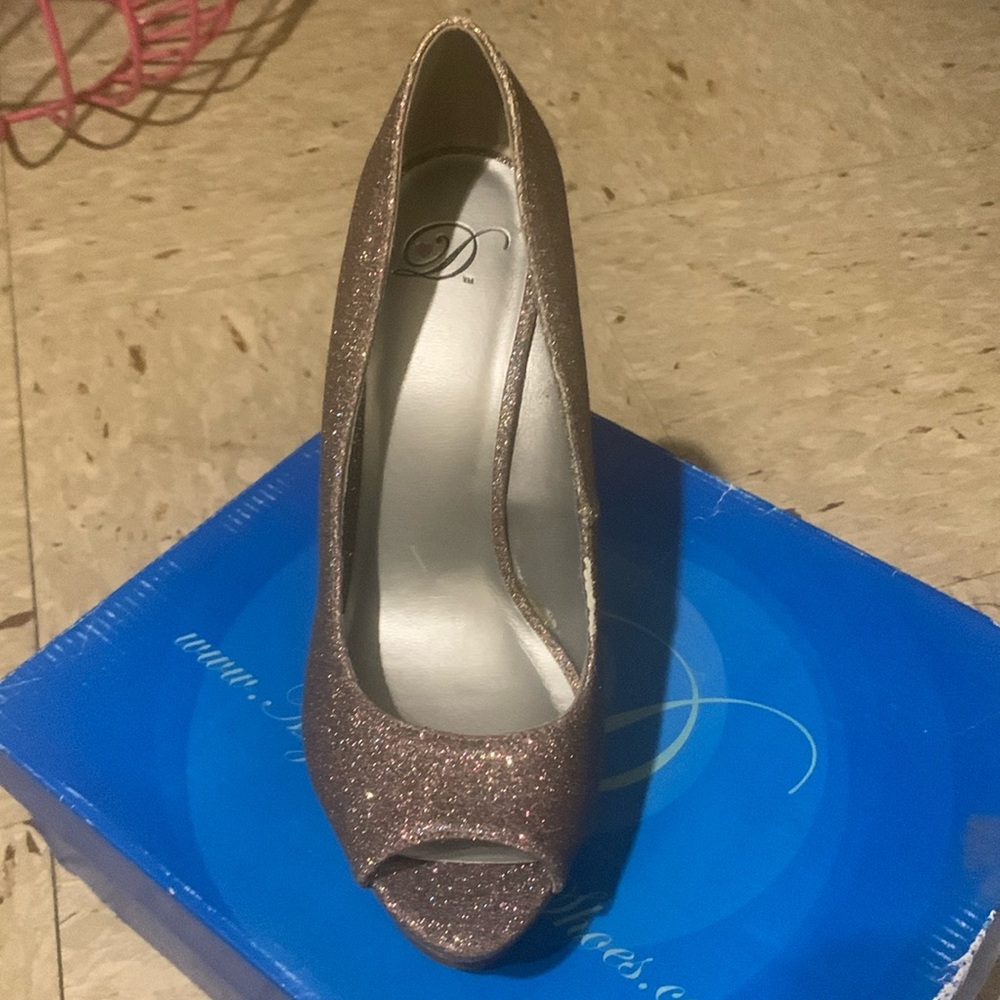 NIB size 8 My Delicious Shoes…multi-glitter color